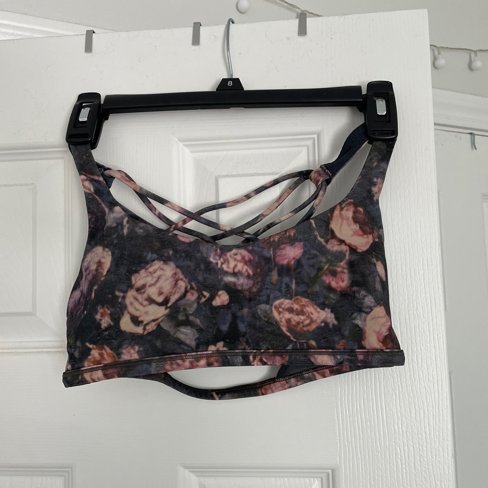Lululemon free to be wild sports bra sz 6